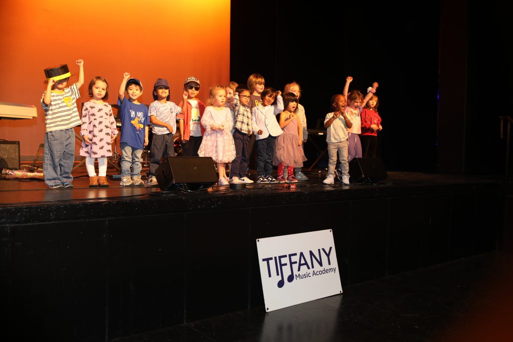 toddler music class performance