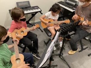 group ukulele class for kids